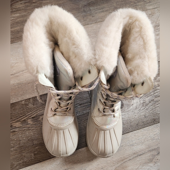 London Fog Girls Bell Court Warm Lined Boots- Iridescent/Silver - Picture 7 of 7